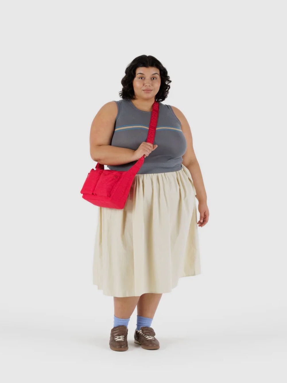 BAGGU Medium Cargo Crossbody Candy Apple Red - Picture 2 of 3